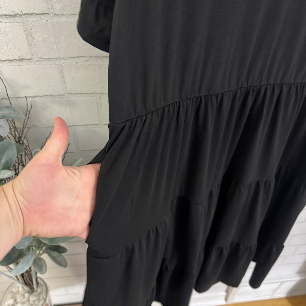 IN’VOLAND Women’s Plus Black Tiered Midi V-Neck Dress with Pockets - Picture 5 of 8